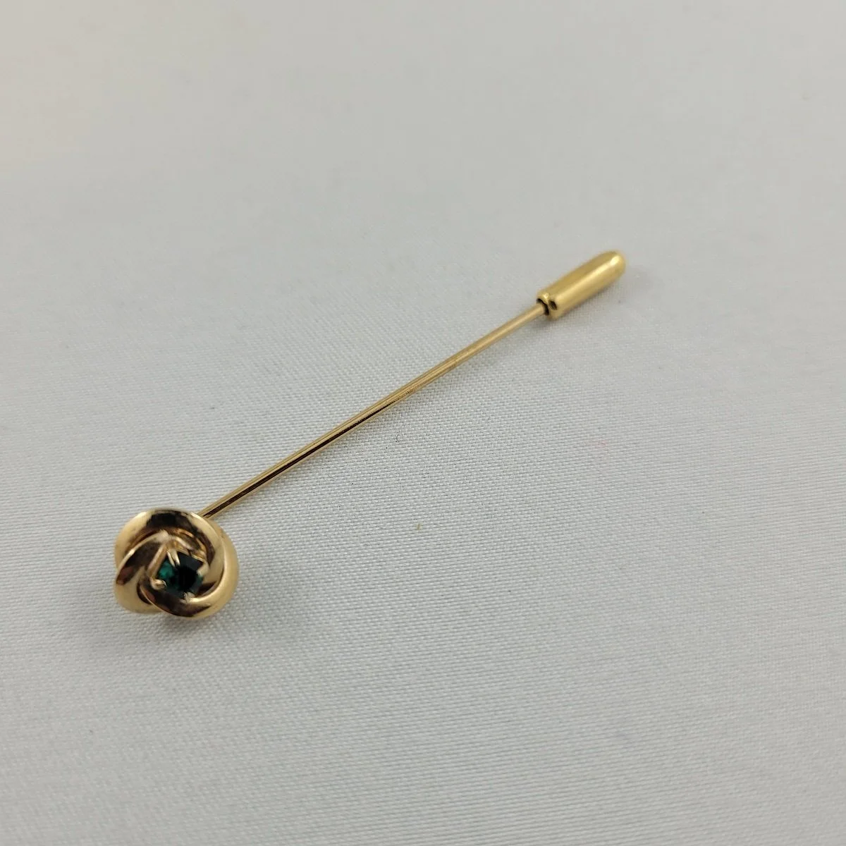 1960's Gold-tone Pinwheel Swirl Prong Set Green Emerald Rhinestone 2 Inch Jabot Stick Pin Side View