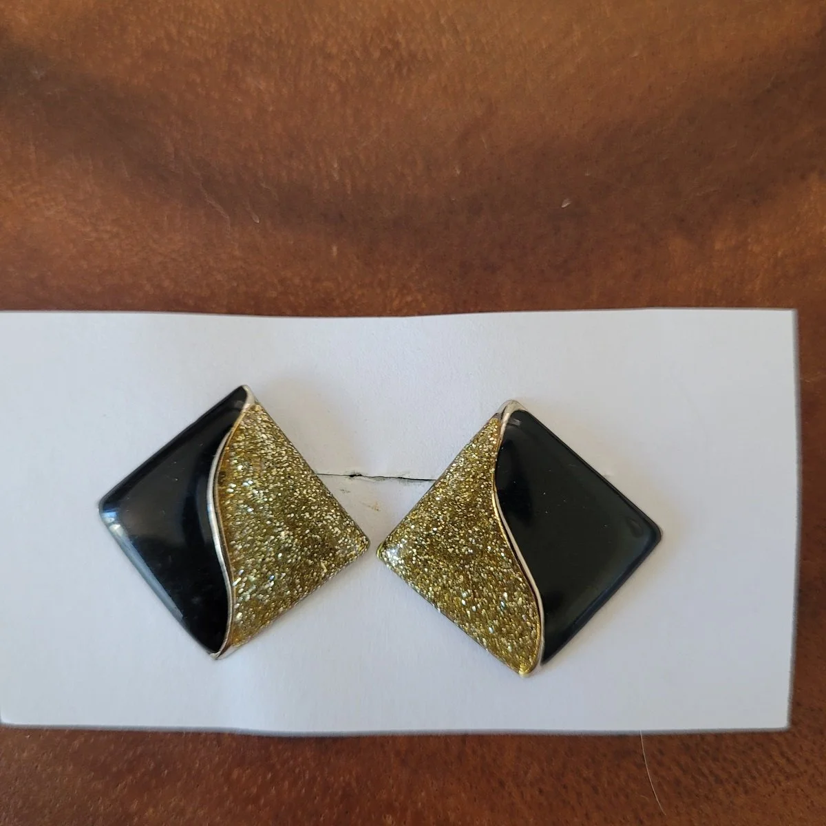 1950's - 1960's Gold Glitter Black Gloss Enamel Metal .75 Inch Clip-on Earrings
