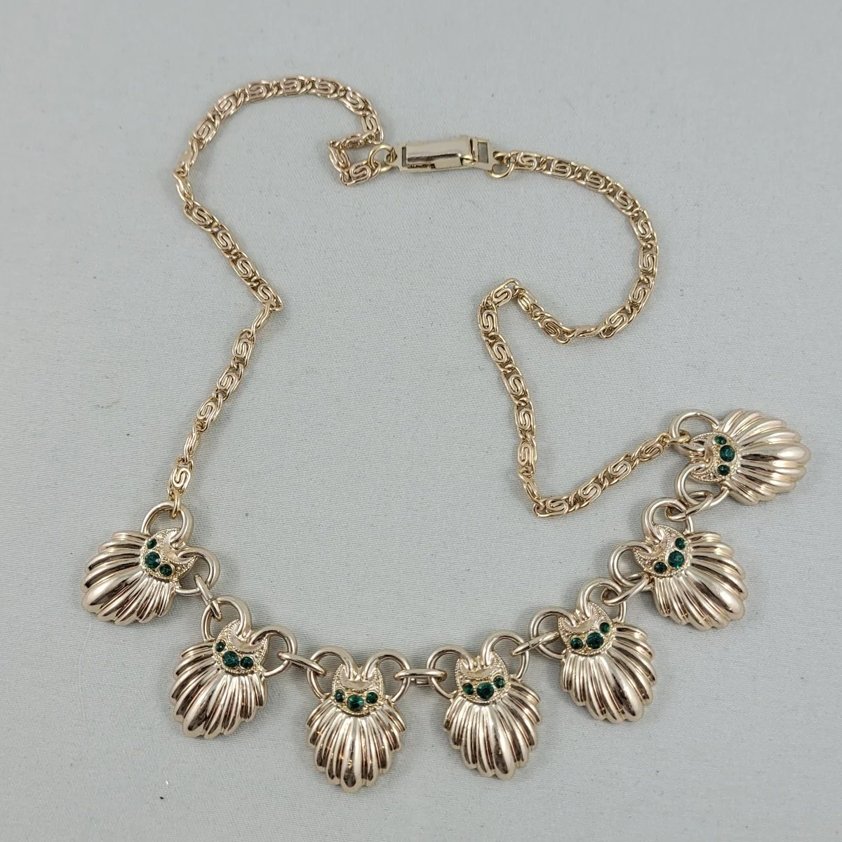 Coro Riviera Marine Scallop Shell Emerald Green Rhinestone Gold Electroplated Panel Link Snail Chain Choker Necklace -1.jpg
