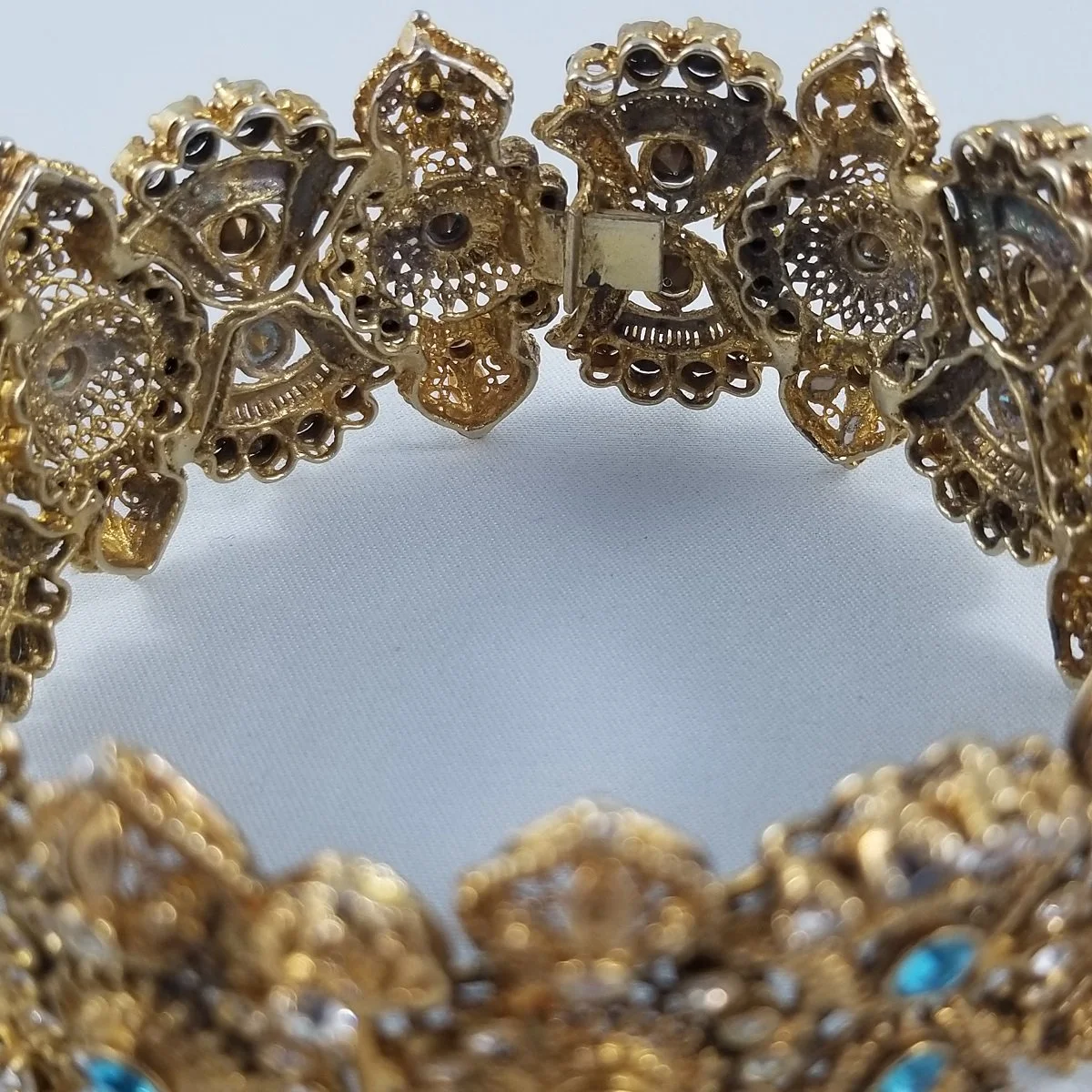 Etruscan Revival Vintage 1940s Aquamarine Clear Crystal Hinged 14K Gold Gilt Cannetille Bangle Statement Bracelet -6.jpg