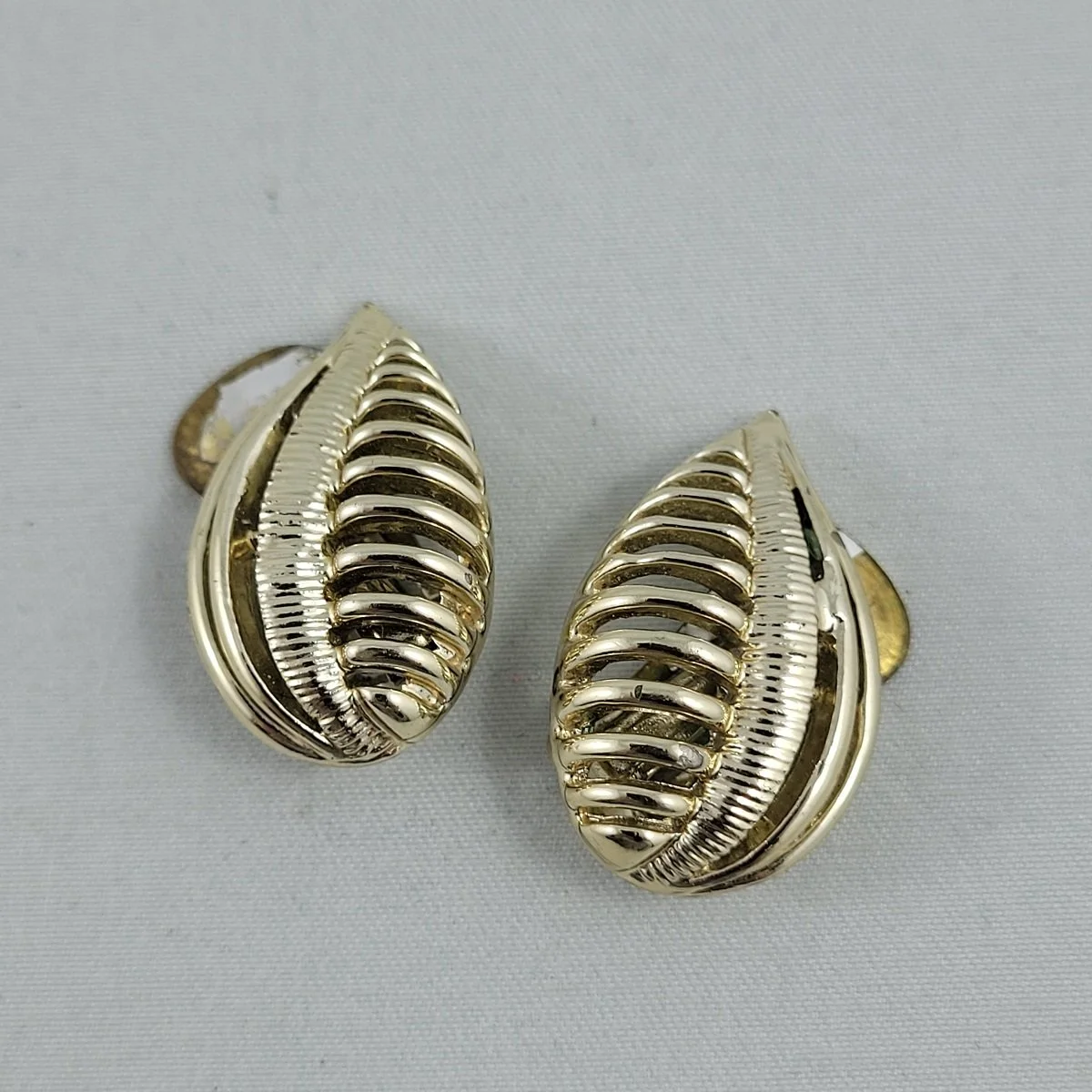 Designer Quality Pat. Pend Light Gold Filigree Leaf 1 Inch Clip-on Earrings.jpg