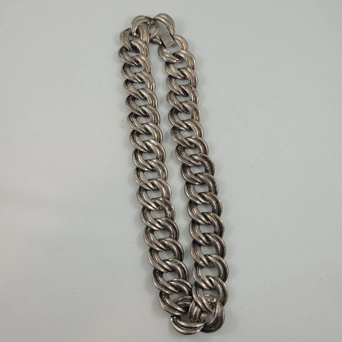 1960's Antiqued Silver Chunky Ribbed Flat Link Curb Chain 17.5 Inch Princess Necklace Front Side