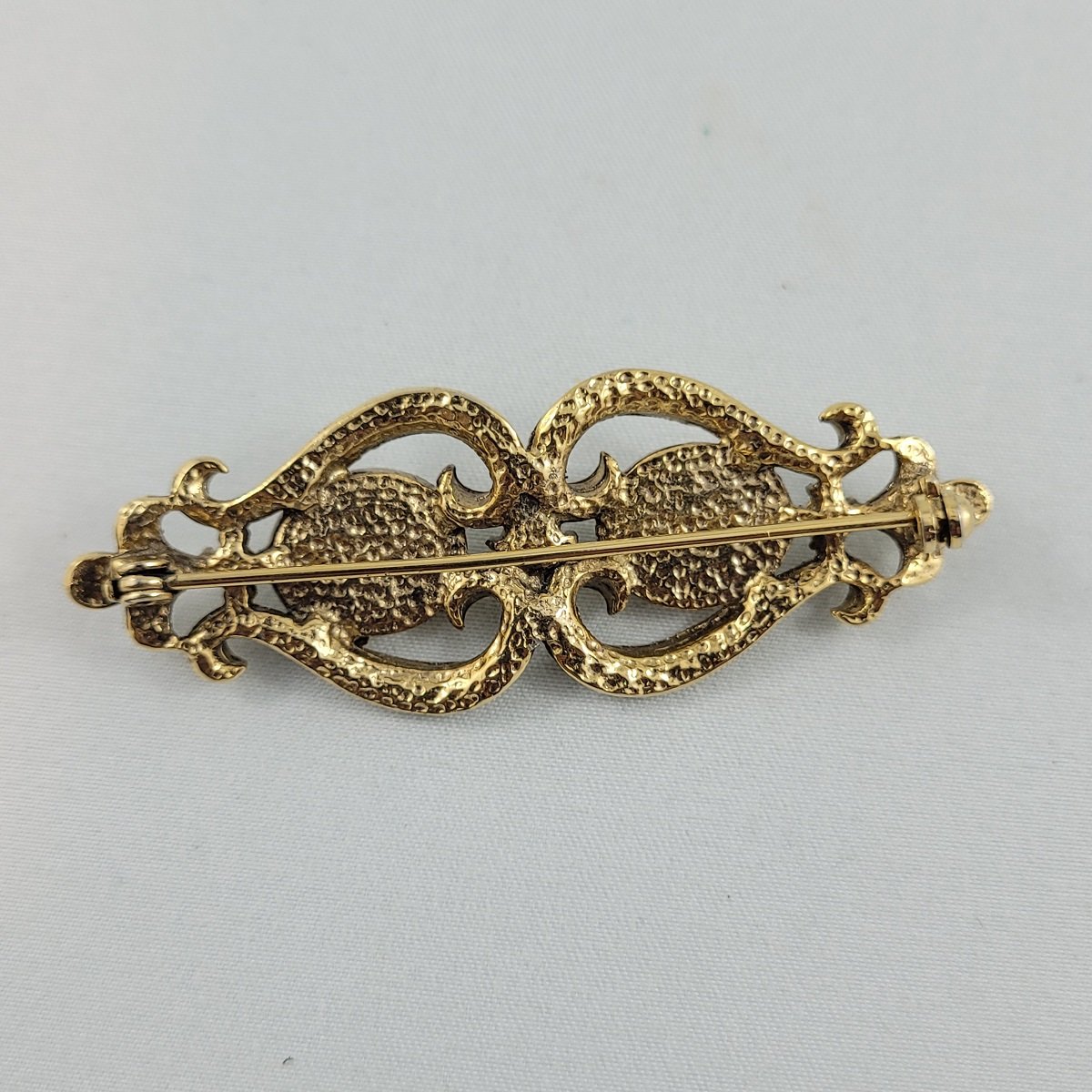1928 Jewelry Victorian Etruscan Revival Style Faux Marcasite Double Mabe Pearl Triple Rhinestone Gold-tone Bar Brooch -2.jpg