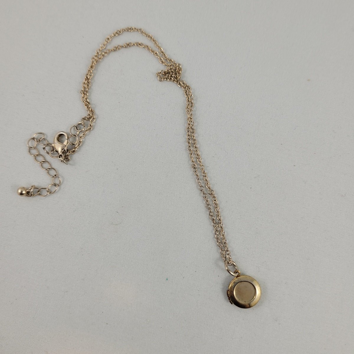 Small 12mm Hinged Round Gold Plated Copper Locket Pendant.jpg