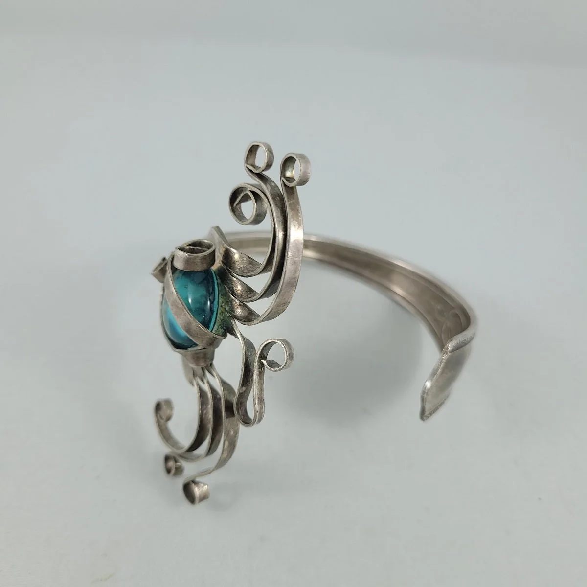 Artisan Silver Plate Curled Fork Tine Blue Glass Cabochon Open Cuff Bracelet Harmony House Plate AA+ MAYTIME Pattern 1944