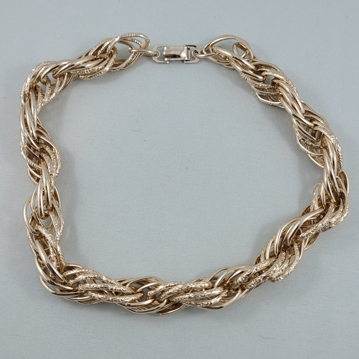 French Rope 1960's Textured Smooth Gold Aluminum 1 Inch Links Chunky Chain 17 Inch Choker Necklace Front View