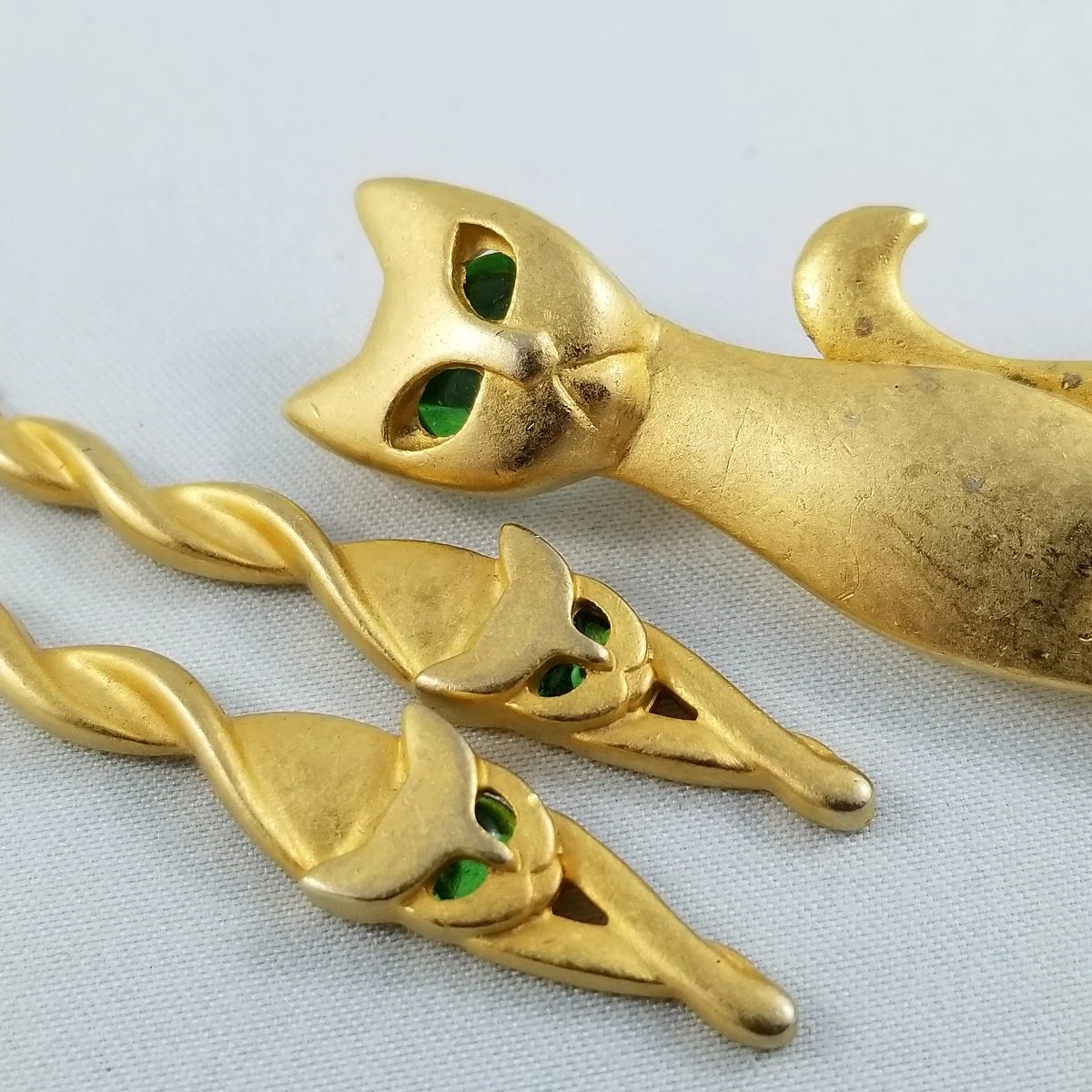 AJC American Jewelry Chain Modernist Cat Demi-Parure Satin Gold-Tone Brooch Earrings Set -2.jpg