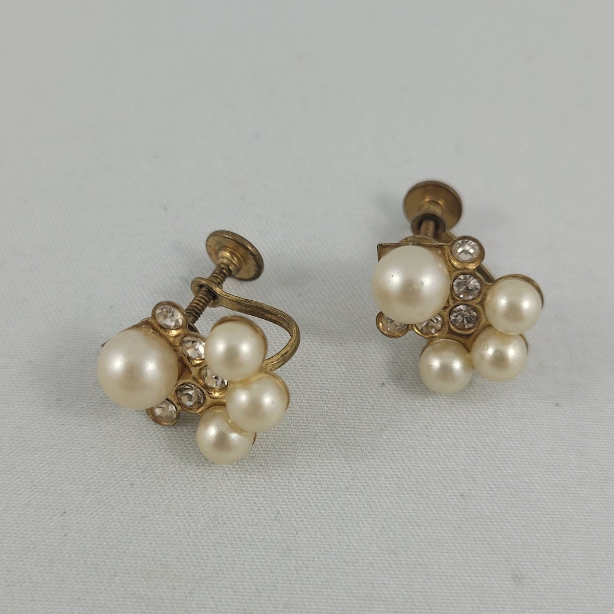 1940's - 1950's Faux Pearl and Clear Chaton Rhinestone V Cluster Screw-Back Gold Brass .625 Inch Earrings.jpg