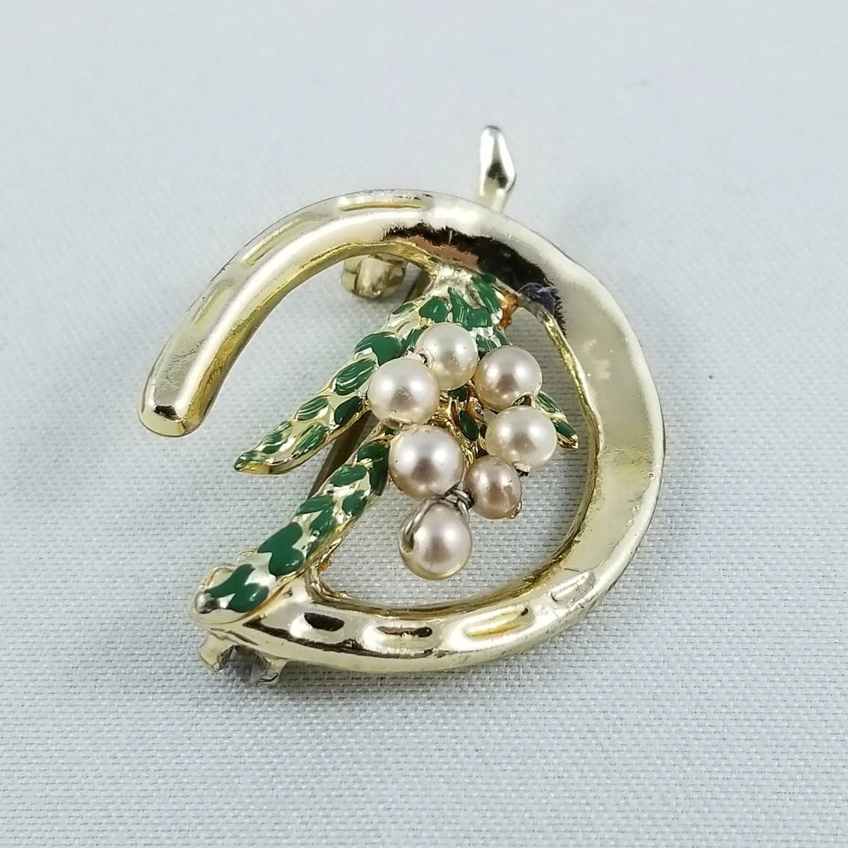 Hollywood 1950's - 1960's Champagne Gold Wired Pearl Cluster Green Enamel Lucky Horseshoe Scottish Heather Brooch -1.jpg