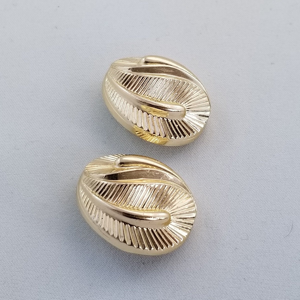 Alfred Philippe Crown Trifari 1954 Trifarium Gold-plated Textured Paisley Swirl Clip-on Earrings -2.jpg (Copy)