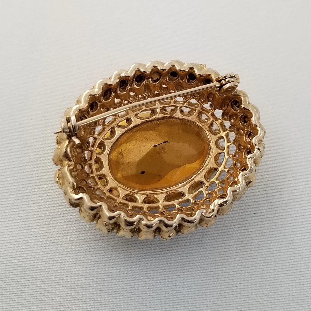Austrian Unmarked Faceted Simulated Blue Sapphire Clear Chaton Rhinestone Gold Plated Open-back Oval Brooch Backside