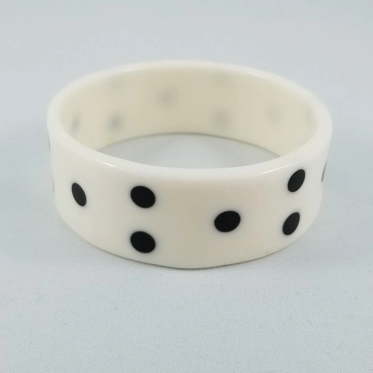 Mod 1960's Injected Polka Dot White Lucite Bangle Bracelet -3.jpg
