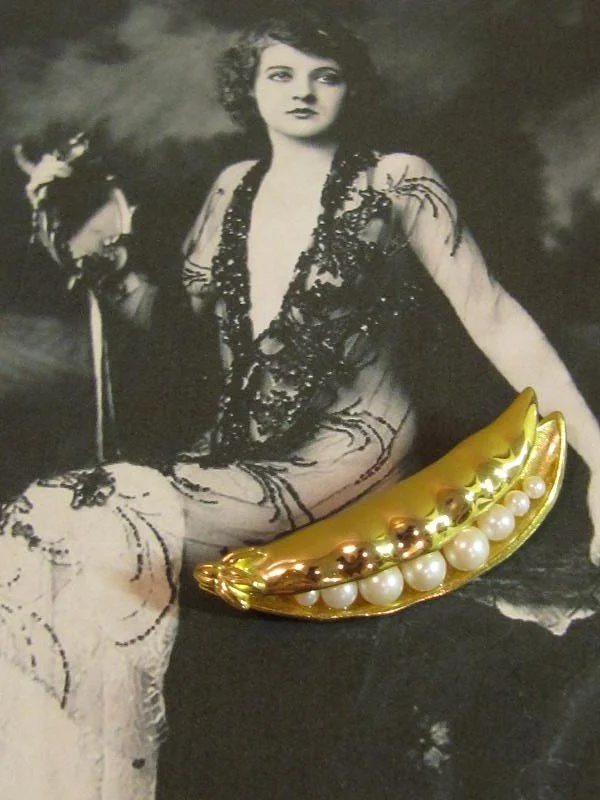 Trifari Style Peas In Pod Polished Gold-tone Pearl Brooch - NOT USED.JPG