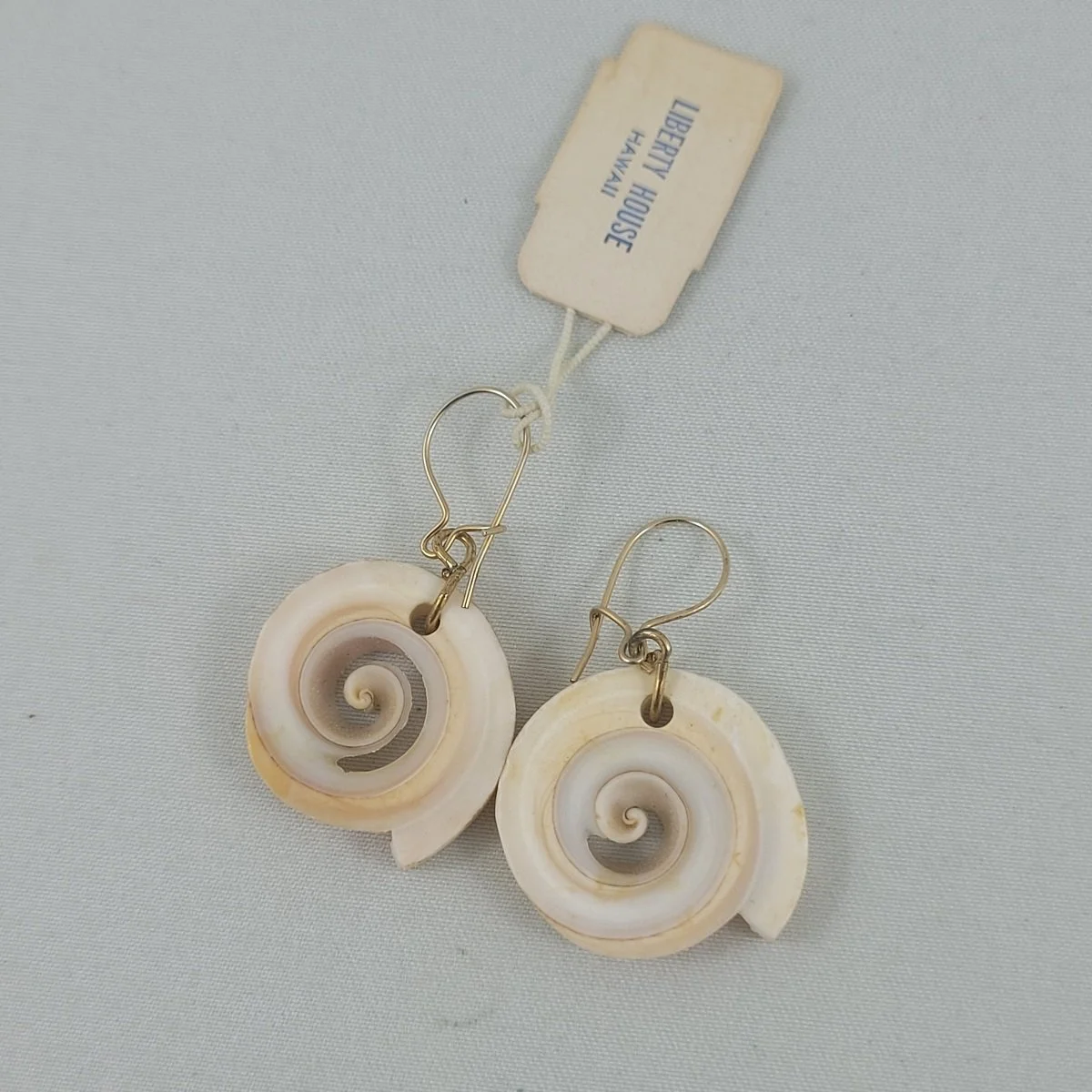Liberty House Hawaii Genuine Seashell Shell 1.375 Inch Pierced Earrings Backside