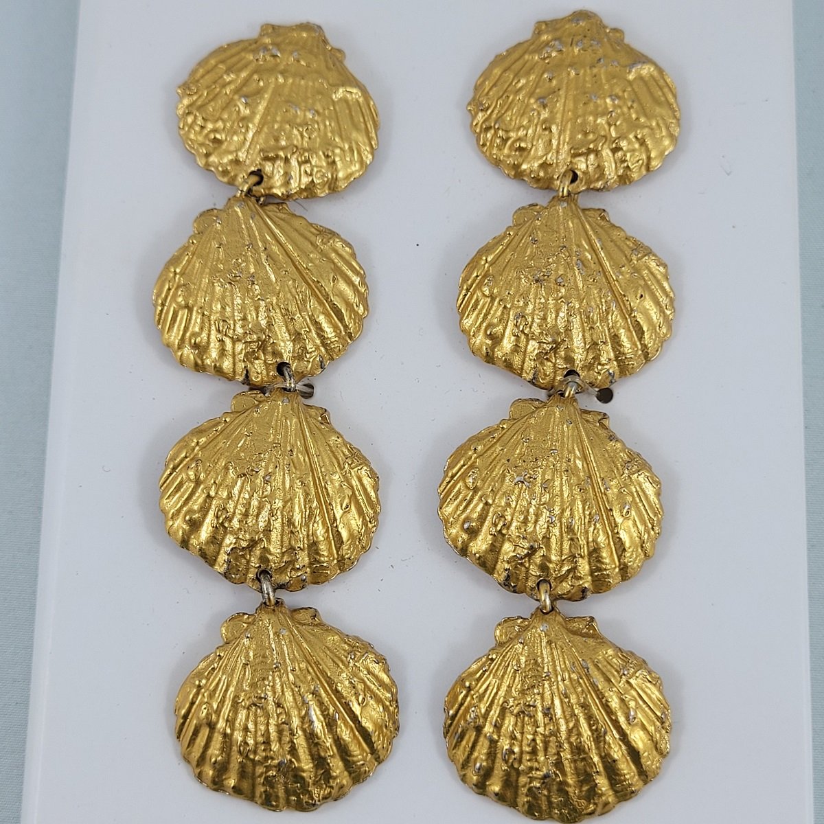 ZARA Satin Goldtone Scallop Shell Seashell Drop Dangle Earrings New Packaged 1124/017/303 Close Up