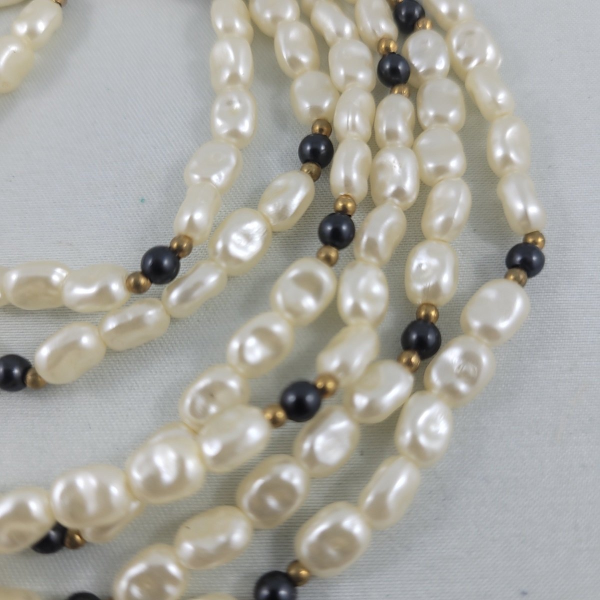Art Deco Alternating Faux Baroque Pearls Black Gold Bead 66 Inch Infinity Rope Necklace Close Up