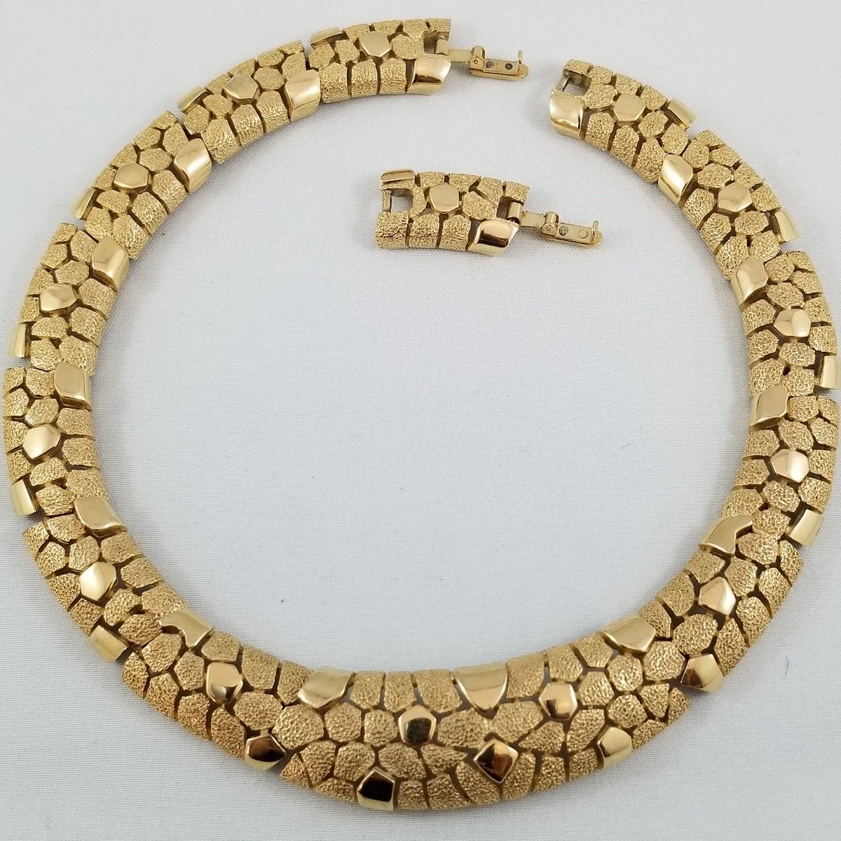Trifari Crown 1950's Gold-Tone Tessellated Honeycomb Collier Necklace with Signed Extender -5.jpg