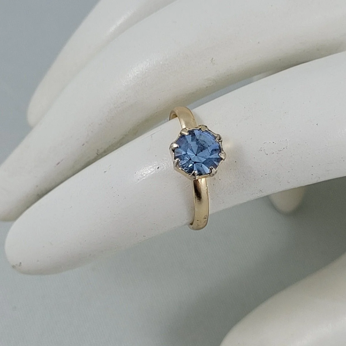 1960's - 1970's Gold Plate Aluminum Prong Set Faceted Glass Blue Sapphire September Birth Stone Ring Size 5.5