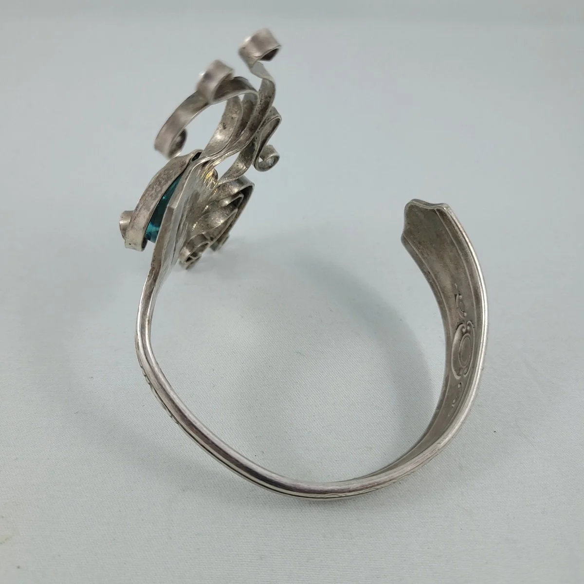 Artisan Silver Plate Curled Fork Tine Blue Glass Cabochon Open Cuff Bracelet Harmony House Plate AA+ MAYTIME Pattern 1944