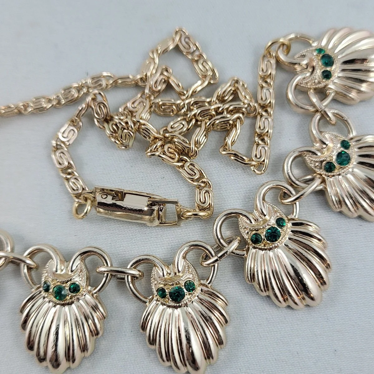 Coro Riviera Marine Scallop Shell Emerald Green Rhinestone Gold Electroplated Panel Link Snail Chain Choker Necklace -2.jpg