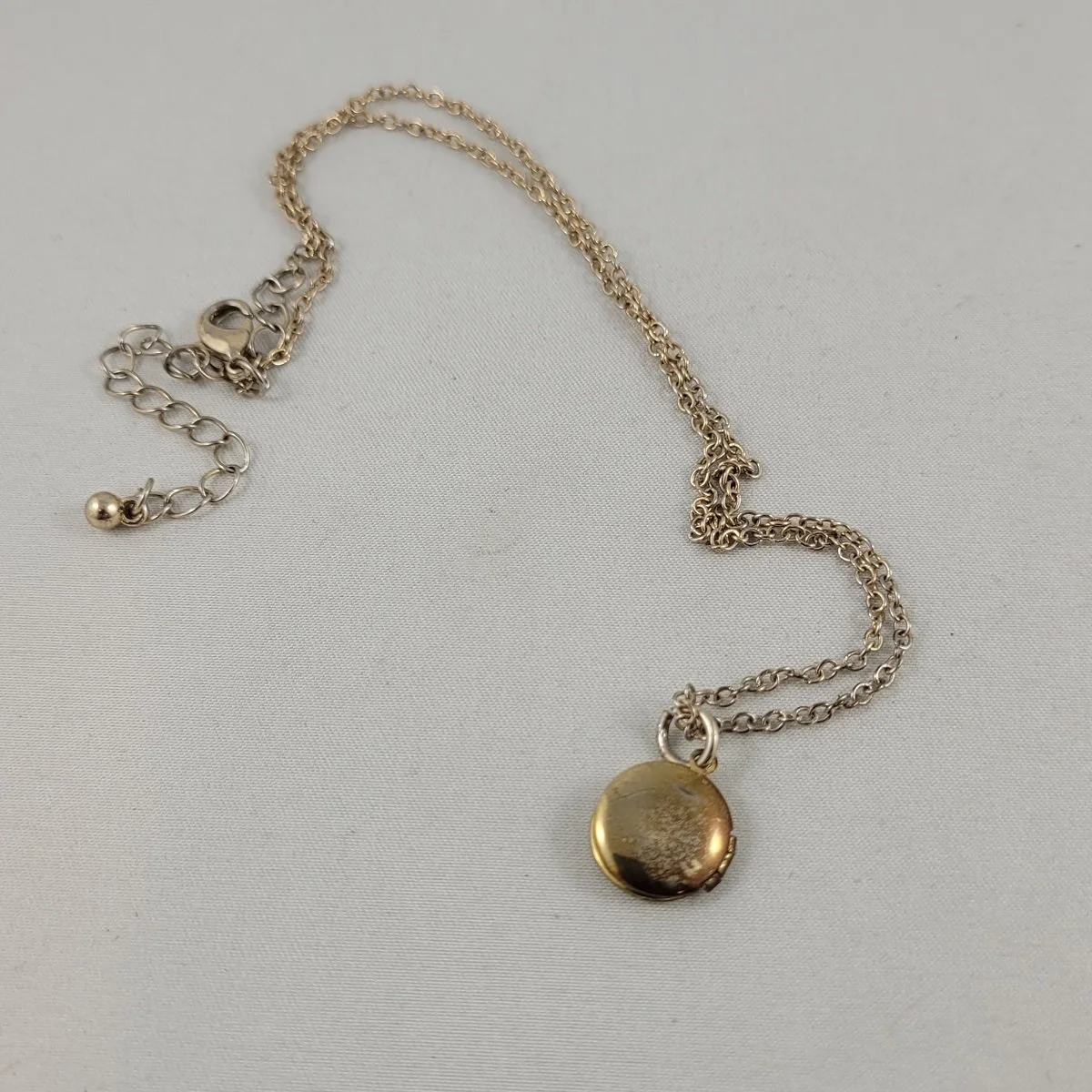 Small 12mm Hinged Round Gold Plated Copper Locket Pendant -3.jpg