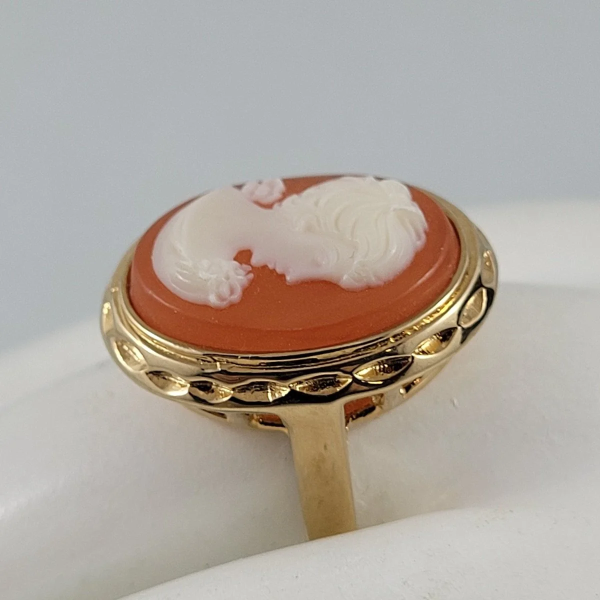 Avon Oval Coral Resin Cameo Maiden Raised Bridge Setting Open Back Gold Ring Sz 7