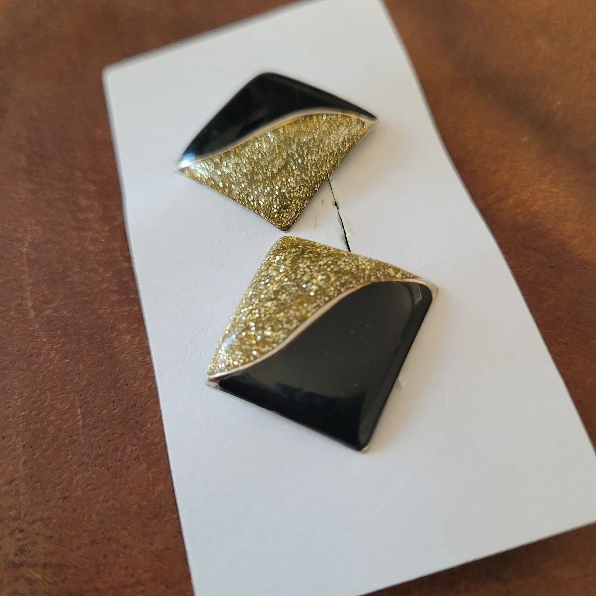 1950's - 1960's Gold Glitter Black Gloss Enamel Metal .75 Inch Clip-on Earrings Side View