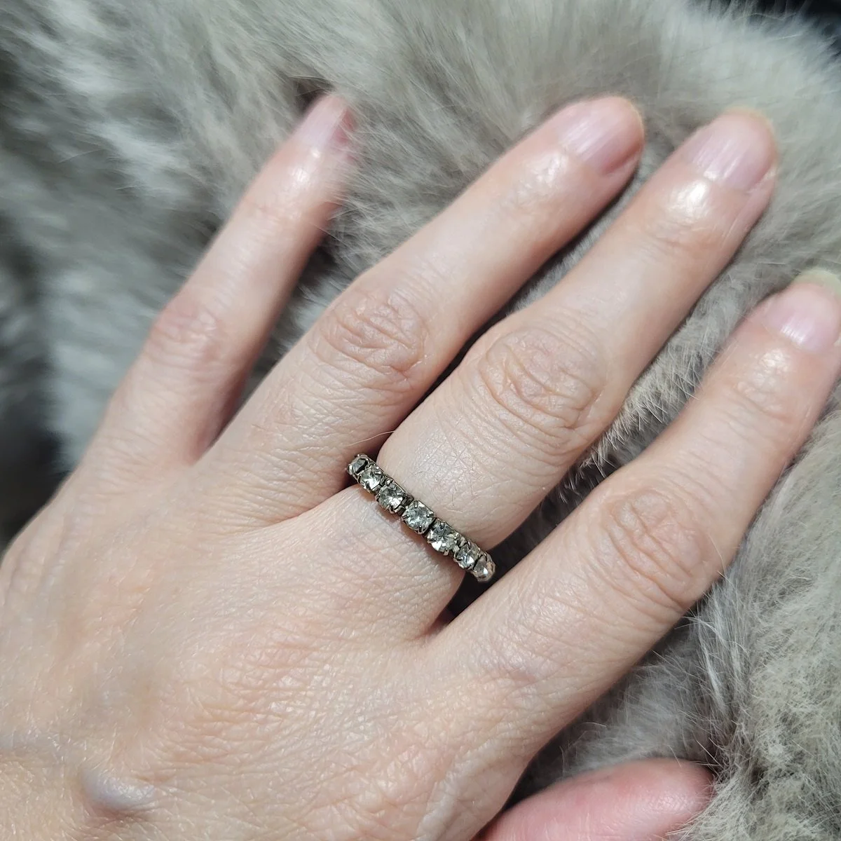 1950's Prong Set Faceted Clear Crystal Rhinestone Silver Plate Cup Chain Stretch Ring Top Side View