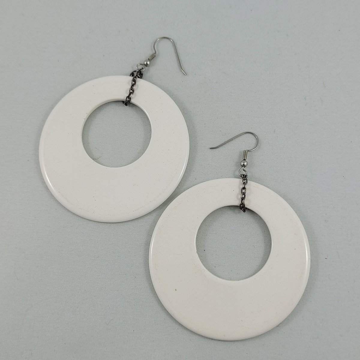 Mod Oversized White Lucite Plastic 2.625 Inch Flat Hoop Chain Drop 3.625 inch Dangle Pierced Earrings -1.jpg