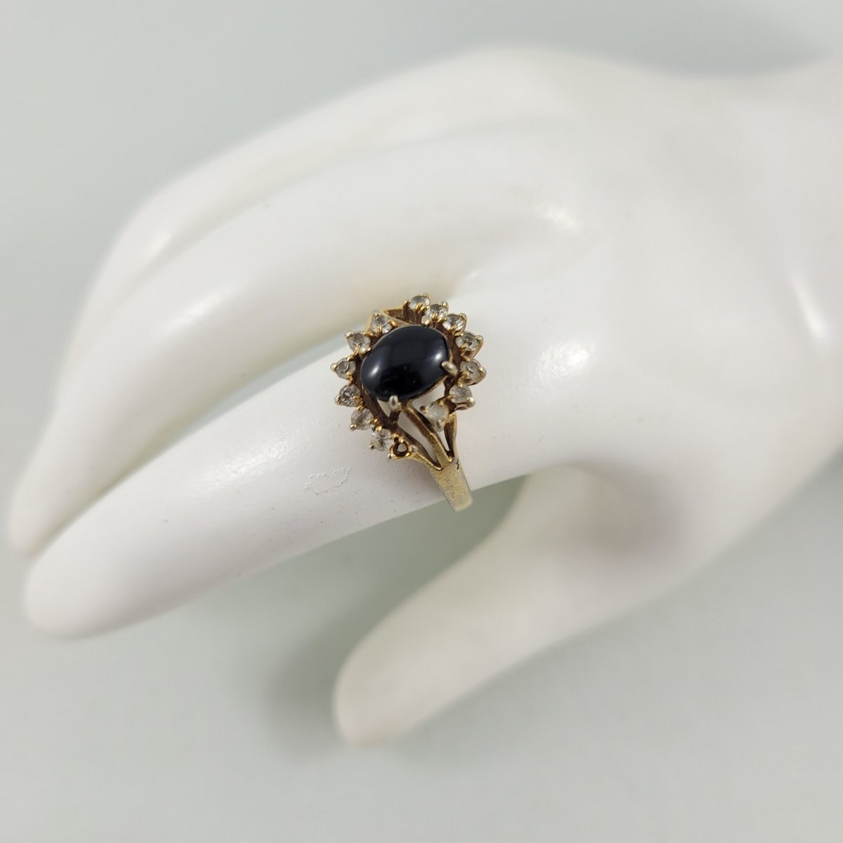 Onyx Stone Cabochon Simulated Diamond Open Back Gold Plated Ring Size 7.5 Left Top