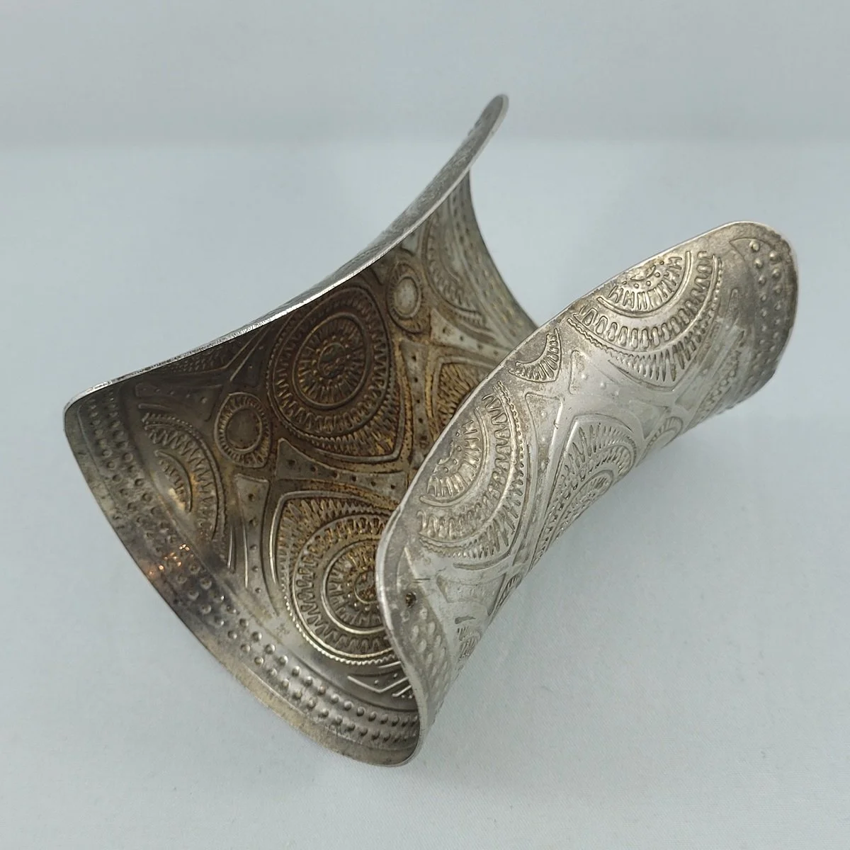 Egyptian Revival Cleopatra Extremely Wide Silver-tone Pliable Metal Relief Embossed Flared Open Cuff Bracelet 6 (Copy)