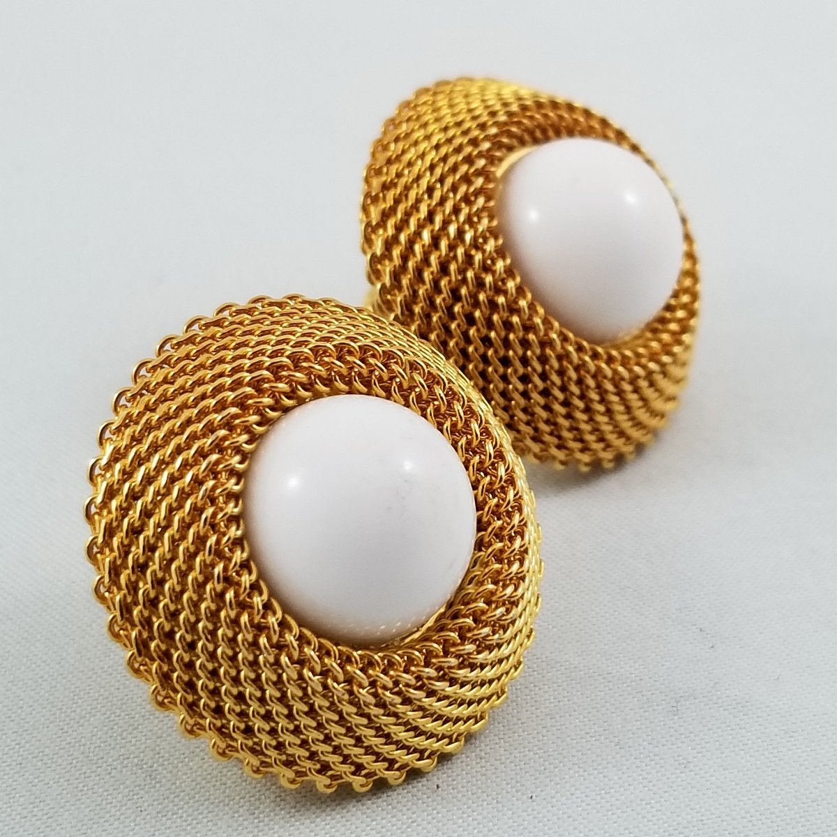 Castlecliff 1940's Gold Layered Wire Mesh Lucite Cabochon Screw-Clip Earrings