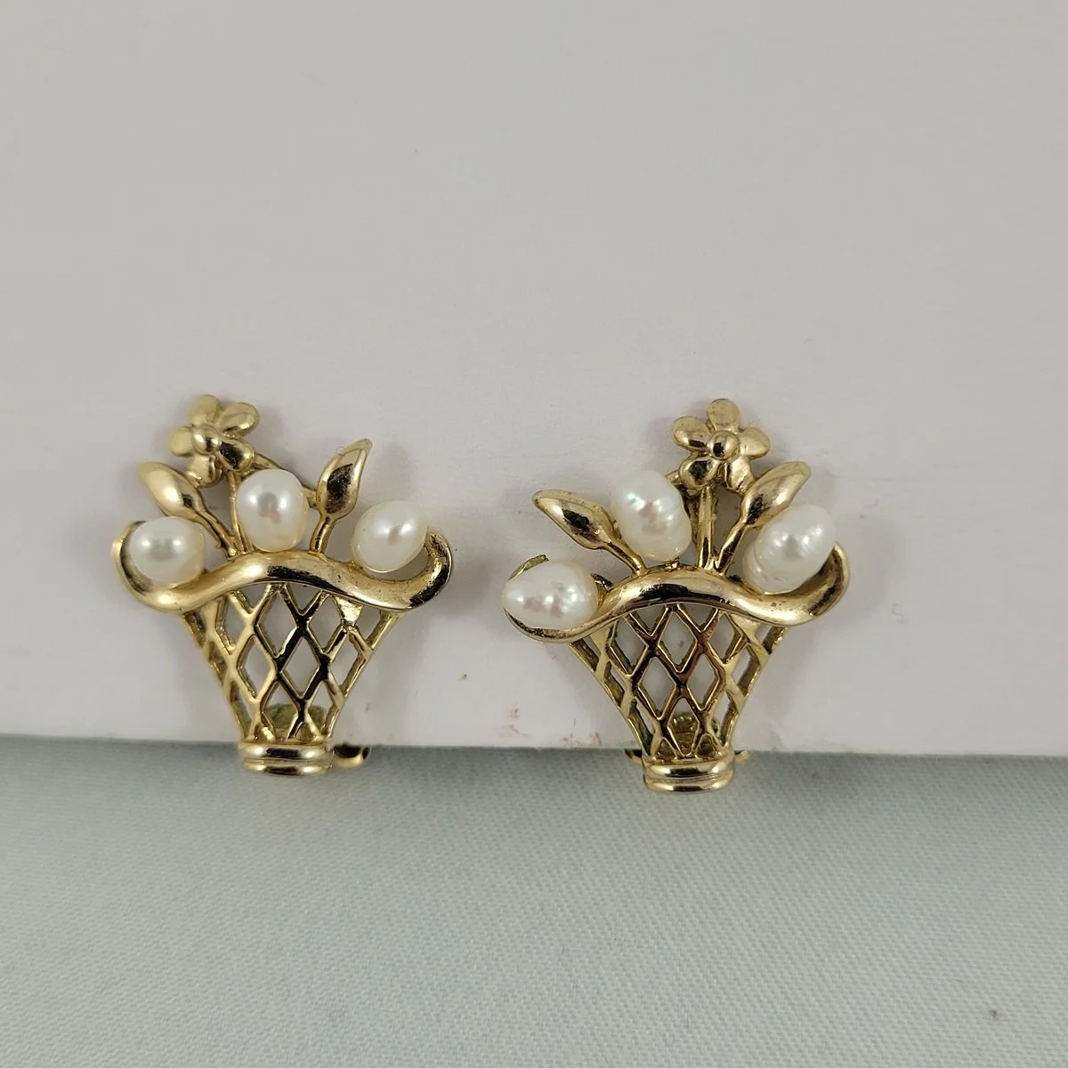 Swoboda Gold-Plated Open Lattice Flower Basket Genuine Baroque Freshwater Pearl Clip-on Earrings -3.jpg (Copy)