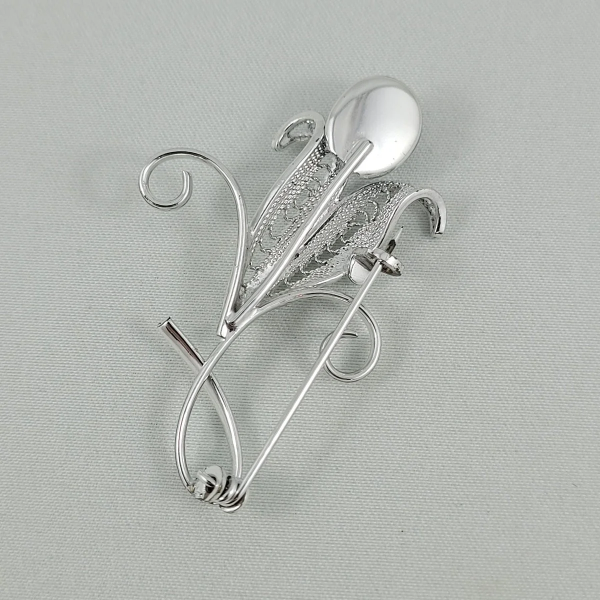 Vintage Faceted Hematite Cabochon Rhodium Cannetille Filigree Leaf Flower 1.875 Inch Brooch C-Catch Backside