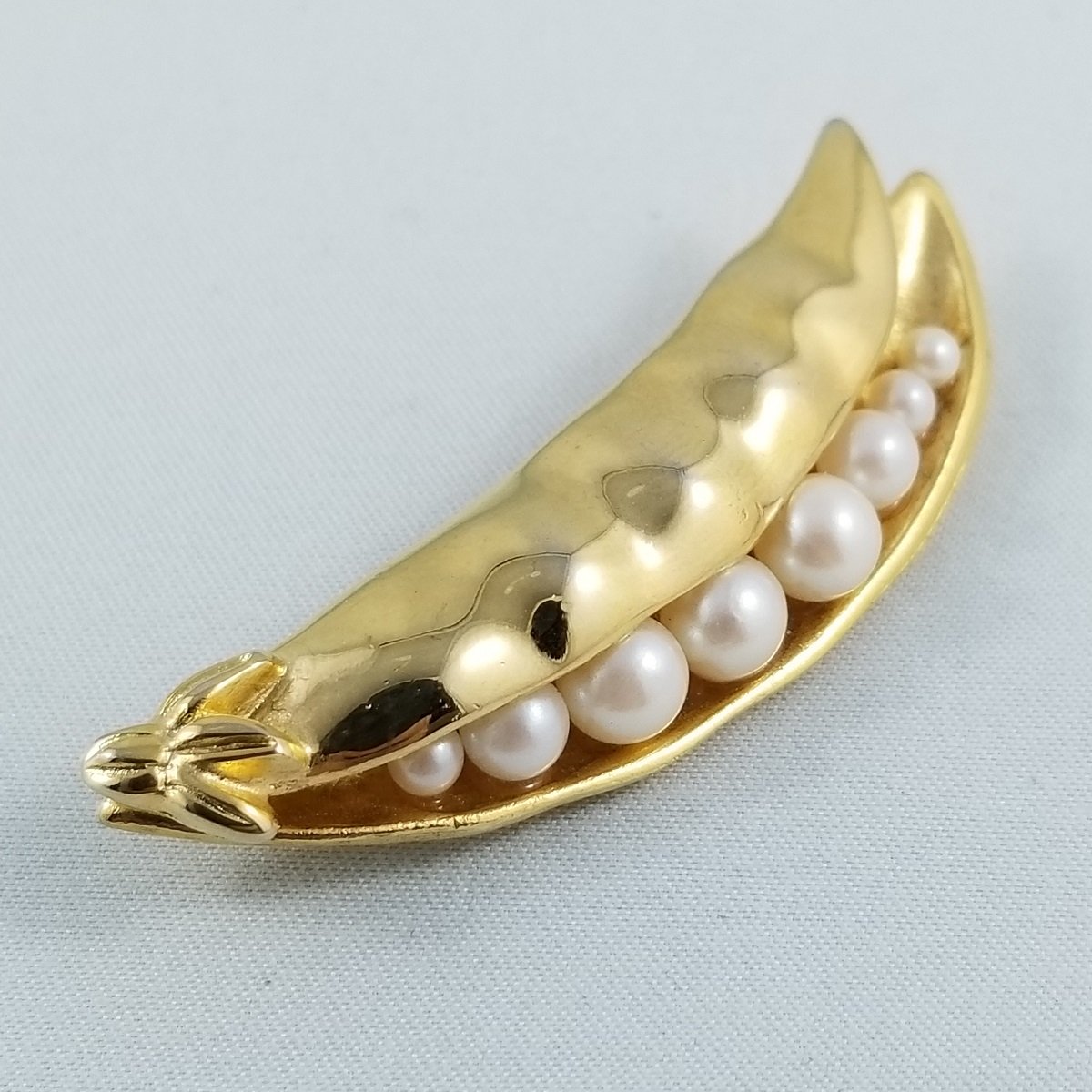 Trifari Style Peas In Pod Polished Gold-tone Pearl Brooch -4.jpg