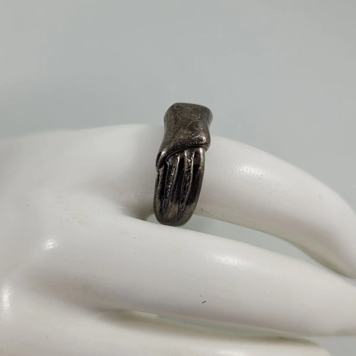 Antiqued Silvertone Pinch Wrap Ribbed Design 7mm Band Ring Size 7.5 -2.jpg