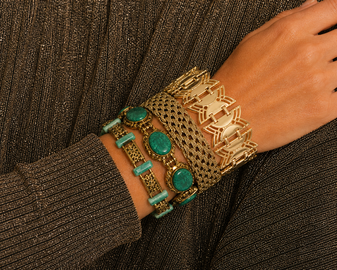 Coro Pegasus Articulated Chevron Wide Panel Modernist Link Bracelet - Model.png
