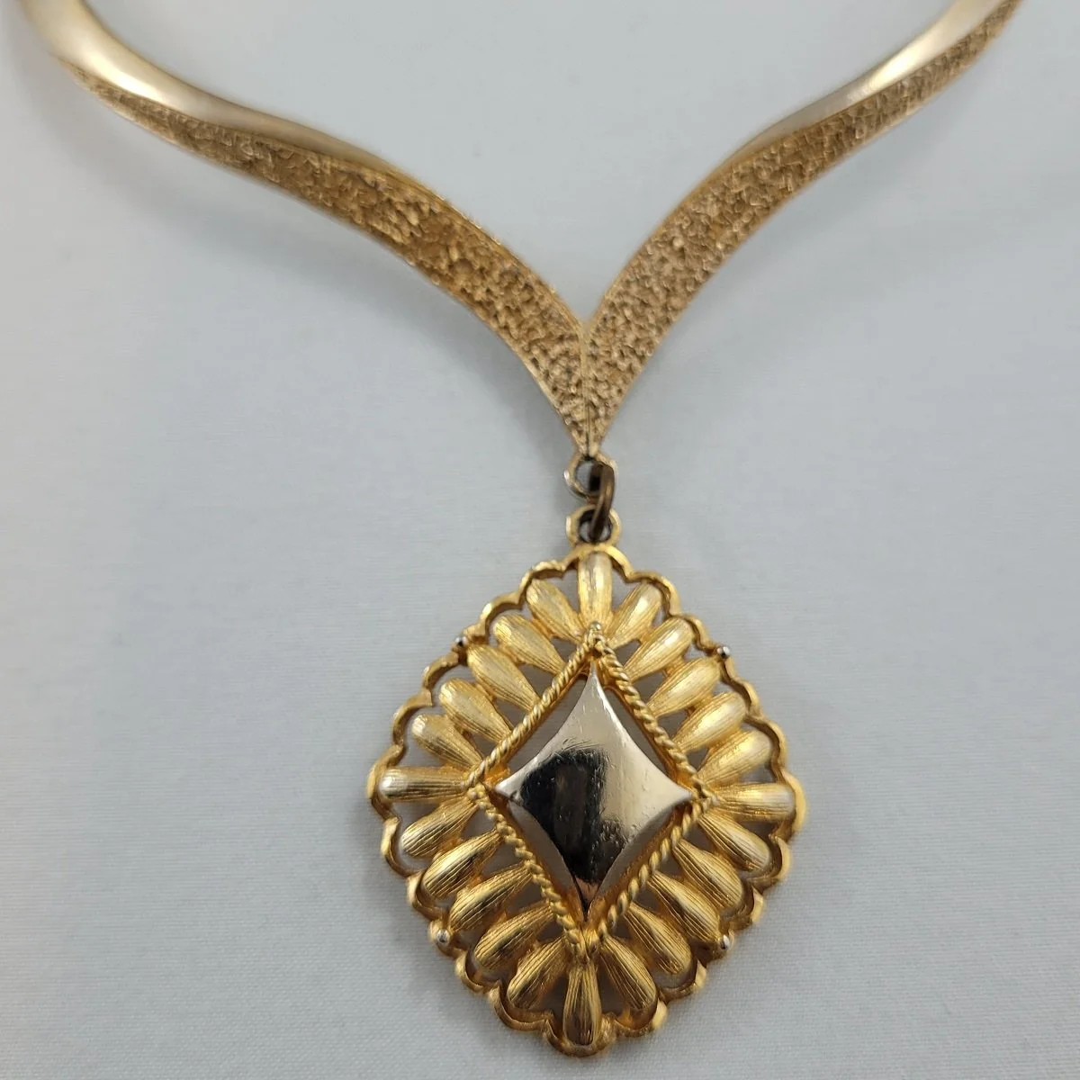 Textured and Smooth Gold Plated Fixed Drop Pendant V Panel Choker Necklace -4.jpg