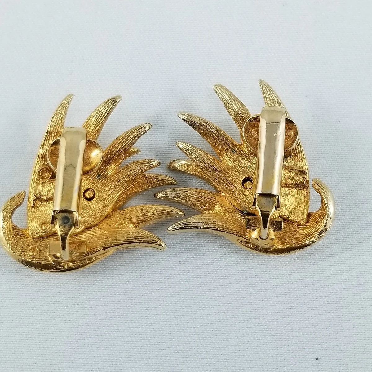Coro Pegasus Diamond Etched Polished Gold-tone Flower Leaf Clip-on Earrings -2.jpg (Copy)
