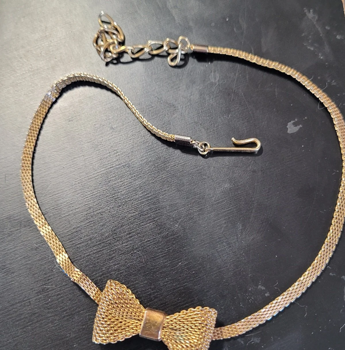 1950's - 1960's Gold Flat Mesh Chainmaille Bow 16 Inch Choker Necklace -C.jpg (Copy)