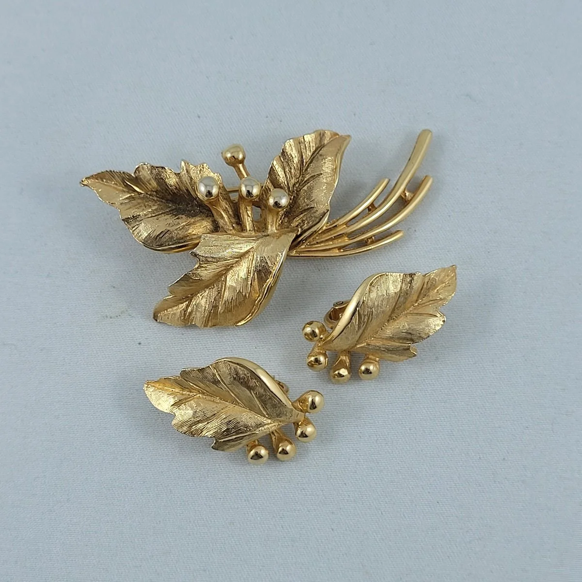 Trifari Brushed Gold-tone Sculpted Laurel Berry Botanical Demi-Parure Pin Brooch Clip-on Earring Set.jpg