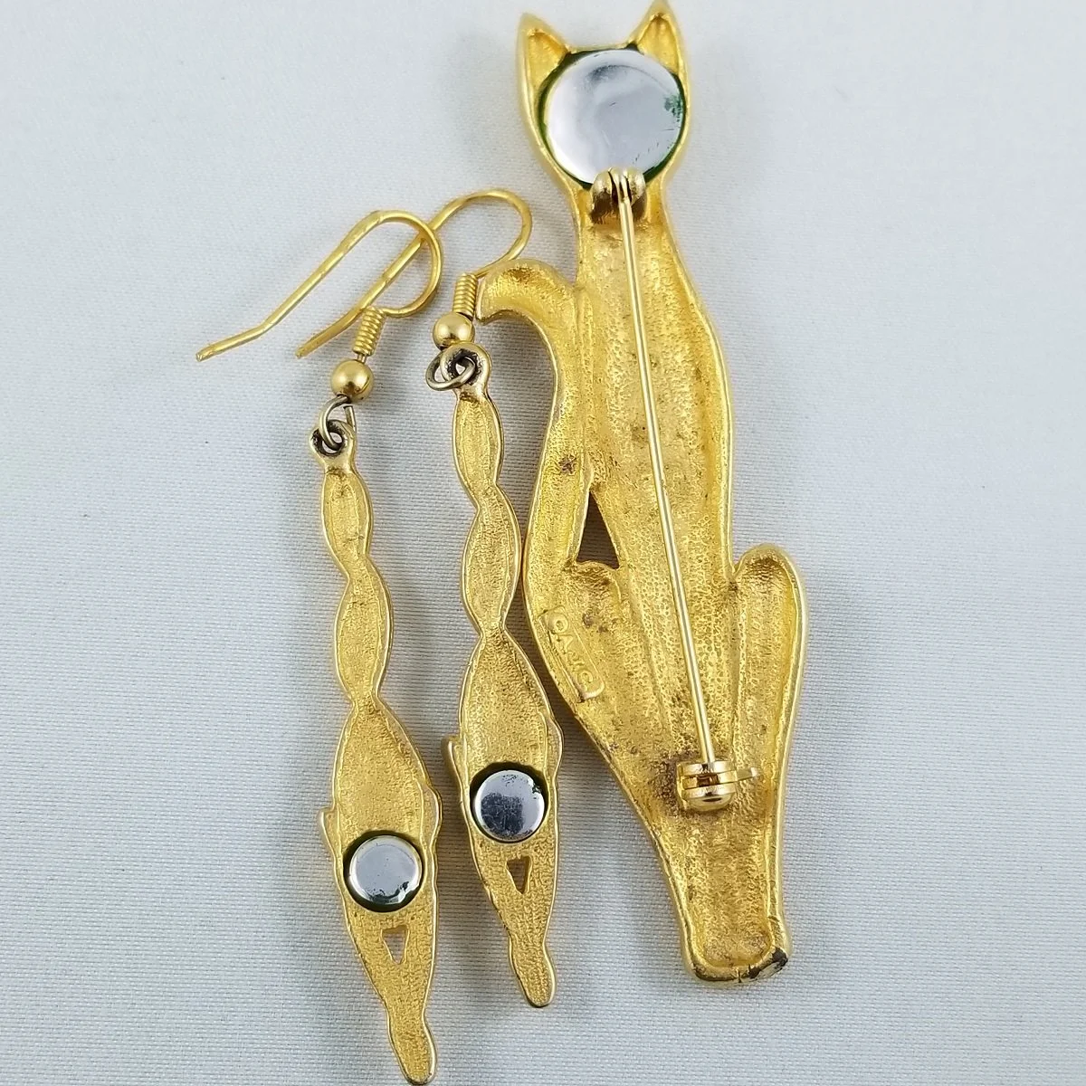 AJC American Jewelry Chain Modernist Cat Demi-Parure Satin Gold-Tone Brooch Earrings Set -3.jpg