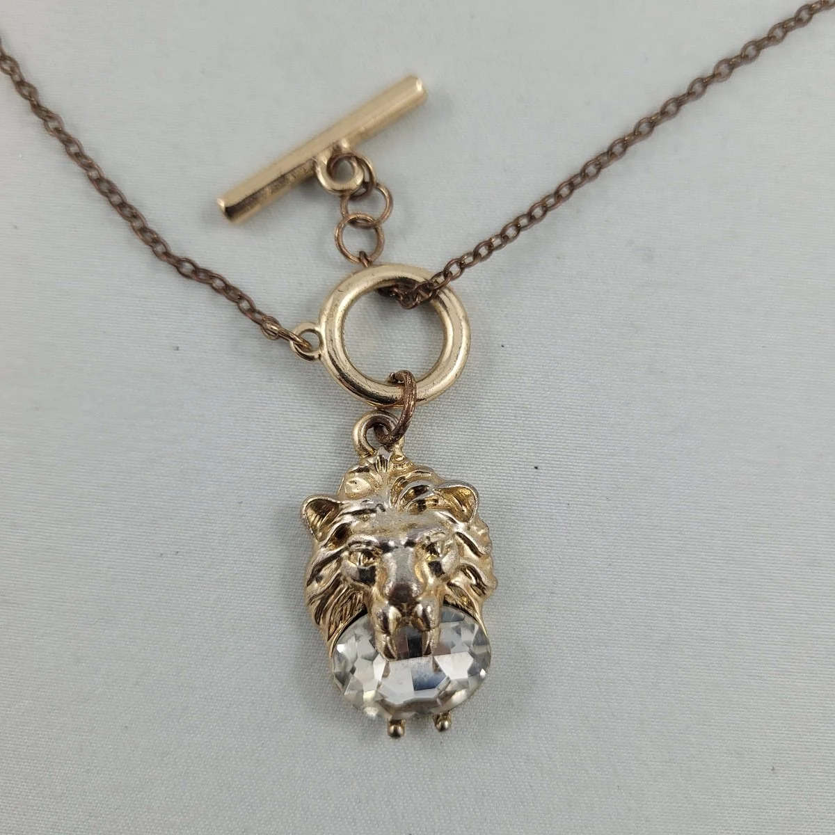 Gucci Style Lion Head Oval Clear Faceted Crystal Cabochon Gold Plate Toggle Pendant Copper-tone Cable Chain Matinee Necklace Close Up