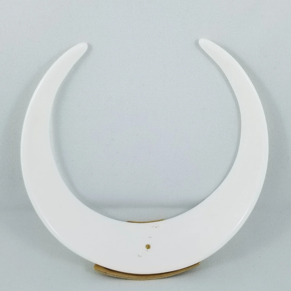 Egyptian Revival White Lucite Ribbed Gold-tone Cleopatra Collar Necklace -6.jpg