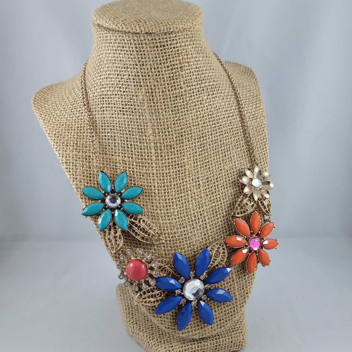 Gemmed Cabochon Filigree Flower Gold 19-22 Inch Necklace Front View