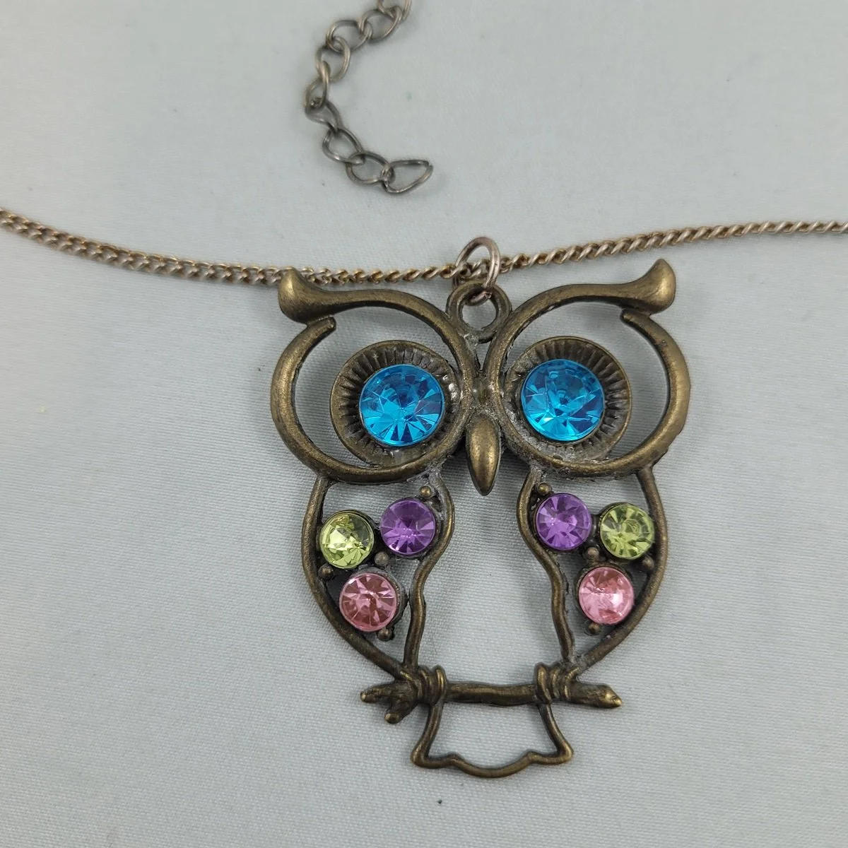 Jeweled Brass Owl 2 Inch Pendant 30 Inch Curb Chain Necklace Close Up