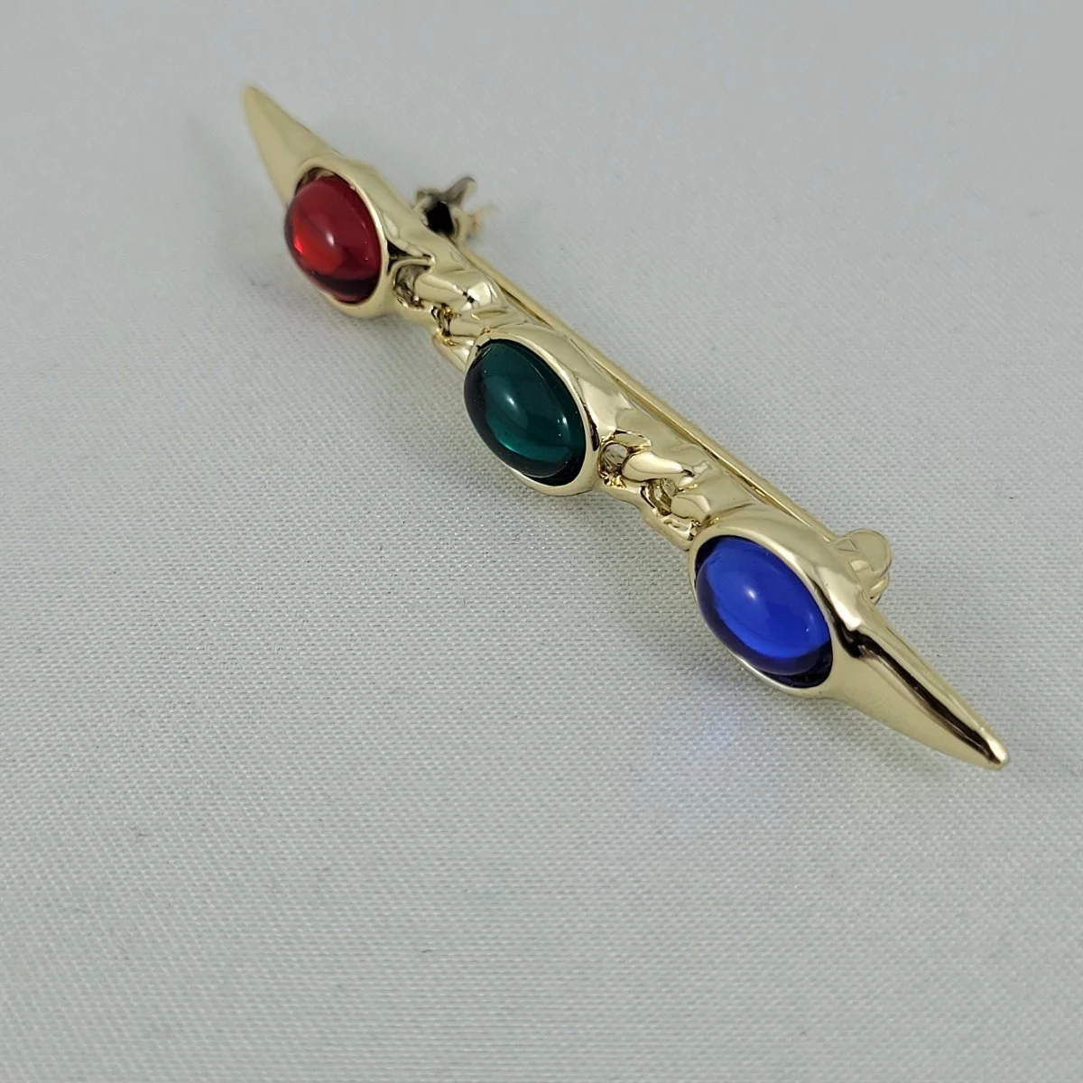 Imitation Gripoix Red Green Blue Oval Cabochon Gold-tone Curb Chain Design 2.375 Inch Pointed Bar Brooch Side View