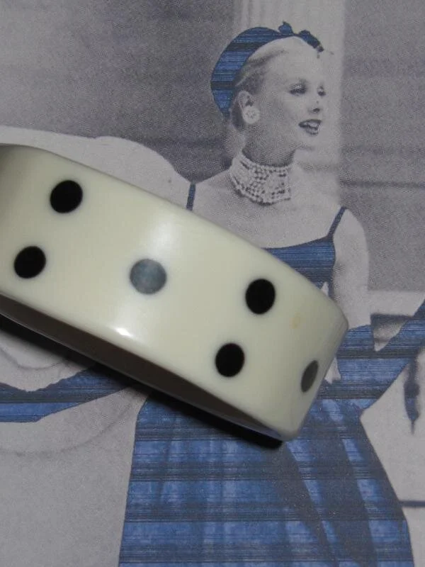 Mod 1960's Injected Polka Dot White Lucite Bangle Bracelet -4.jpg