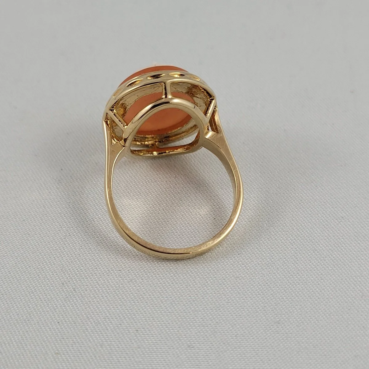 Avon Oval Coral Resin Cameo Maiden Raised Bridge Setting Open Back Gold Ring Sz 7