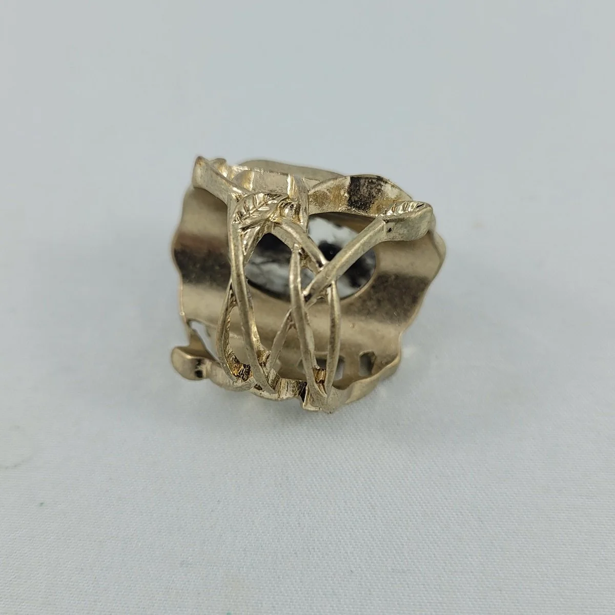 Inset Frosted Black Splatter Moulded Resin Open Back Raised Bezel Leaves & Vine Gold Plated Copper Ring Sz 7 -3.jpg